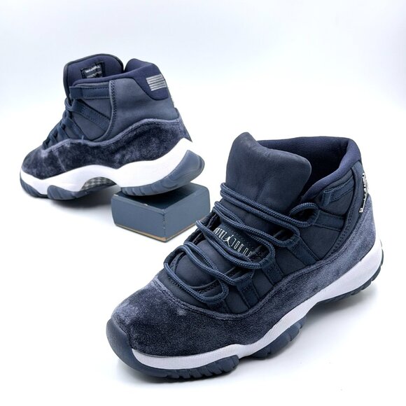 Wmns Jordan 11 Retro Midnight Navy - Picture 6 of 10